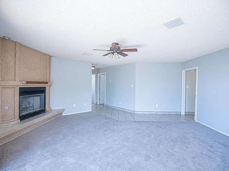 712 Caprock Ct — Photo 4