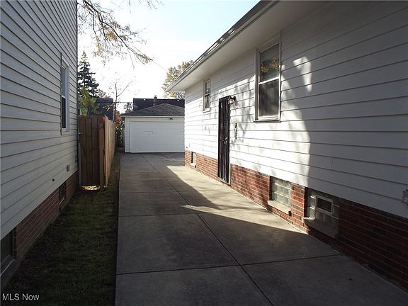 4th image of 14021 Liberty Ave