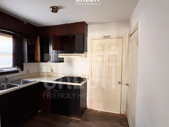 2nd image of 2616 E Logan St