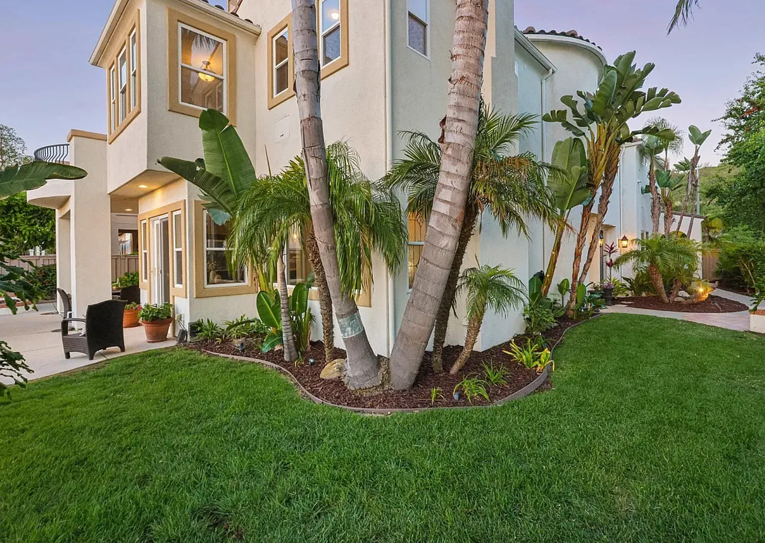4 bed, 4.5 bath, 3906 sqft, $7,980 — Photo 3