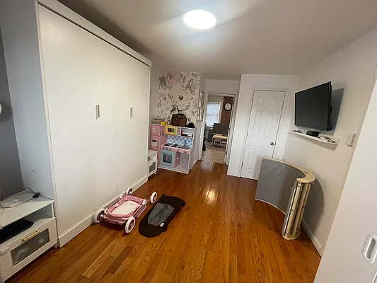 Rented by Metropolis International Realty Inc. | media 13