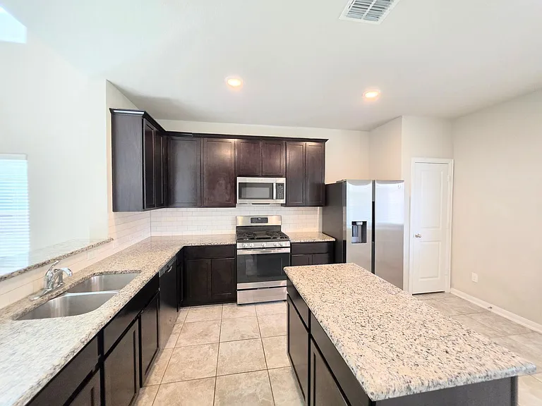 8931 Arundal Gdn — Photo 11