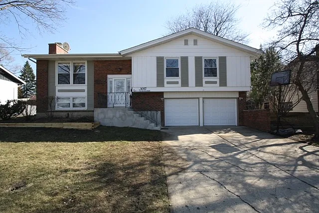 1017 W Weathersfield Way photo 1