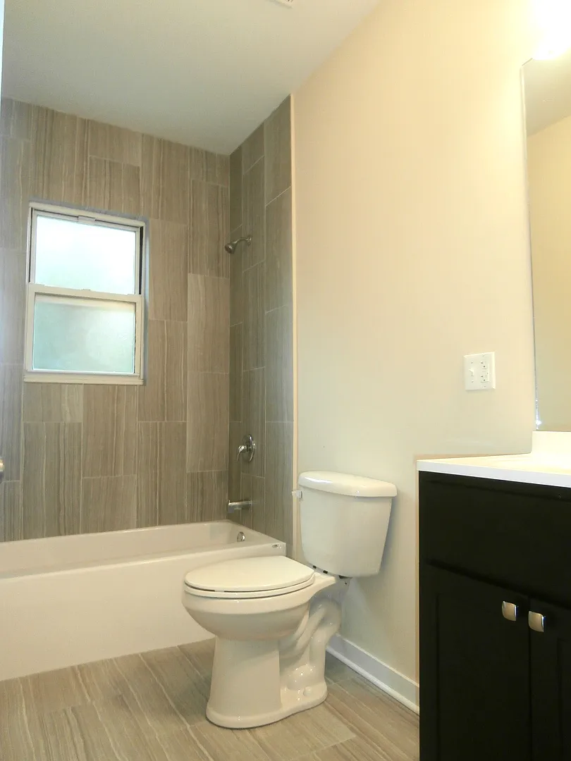 3 bed, 1200 sqft, $2,400 — Photo 4