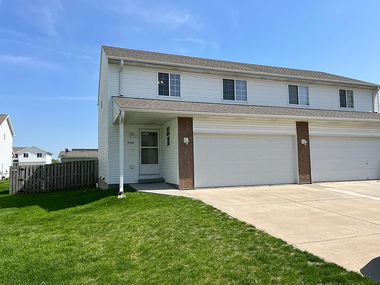 7519 N 285th Avenue Cir — Photo 2
