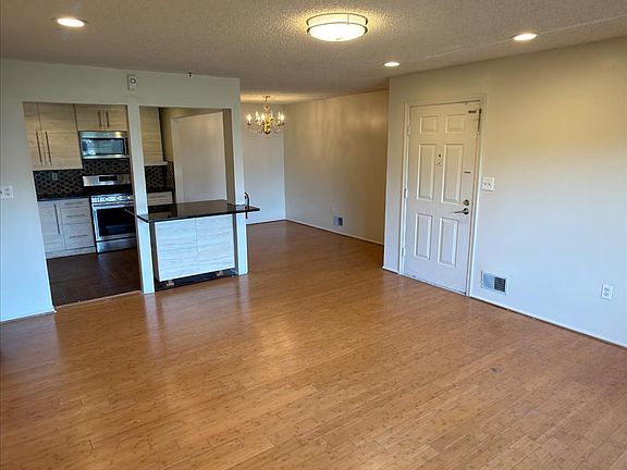 3rd image of 380 Lancaster Ct