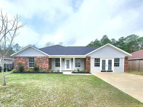 3221 N 8th St, Ocean Springs, MS 39564