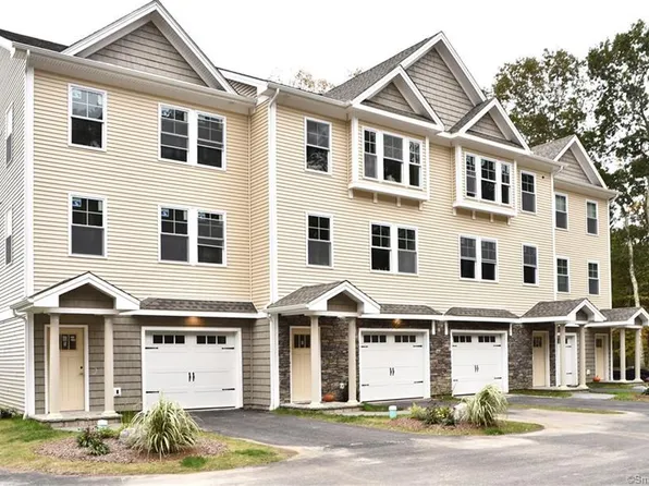 46 Village Crossing #46, East Lyme, CT 06357