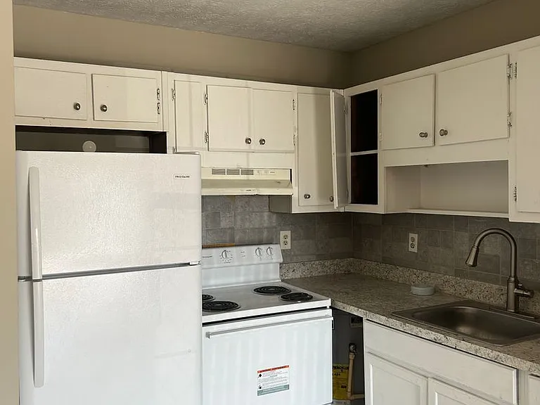 746 Cleveland St — Photo 2