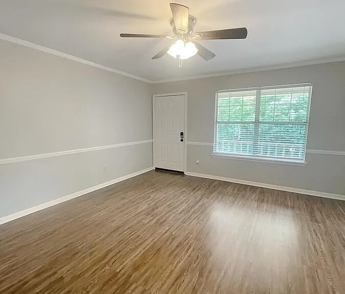 1813 Hackberry Ln #10 — Photo 2