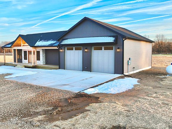 3rd image of 5895 Plains Rd