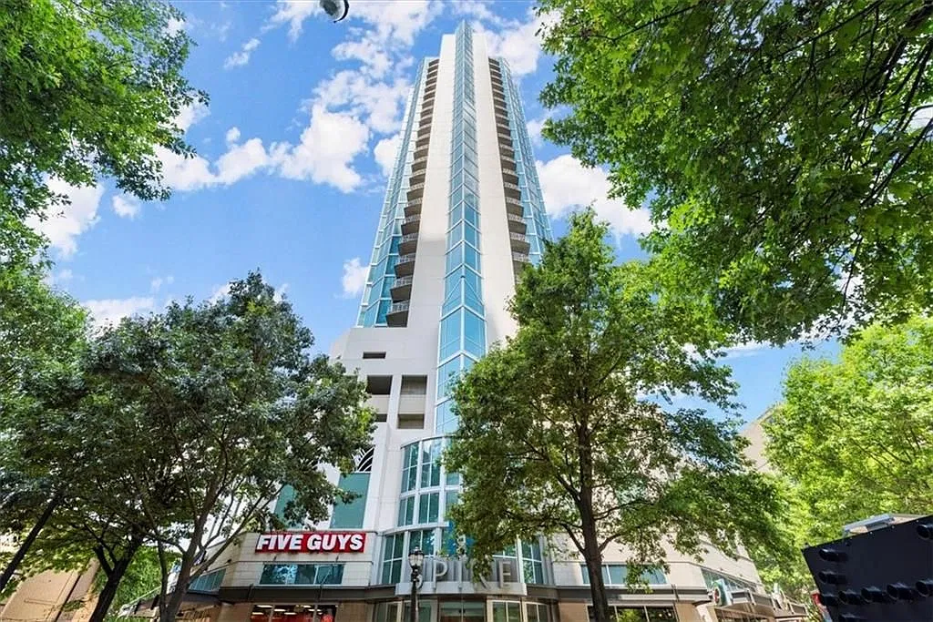 1 bed, 1.0 bath, 744 sqft, $2,000 — Photo 1
