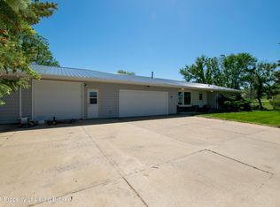 1471 1st Ave SE, Dickinson, ND 58601