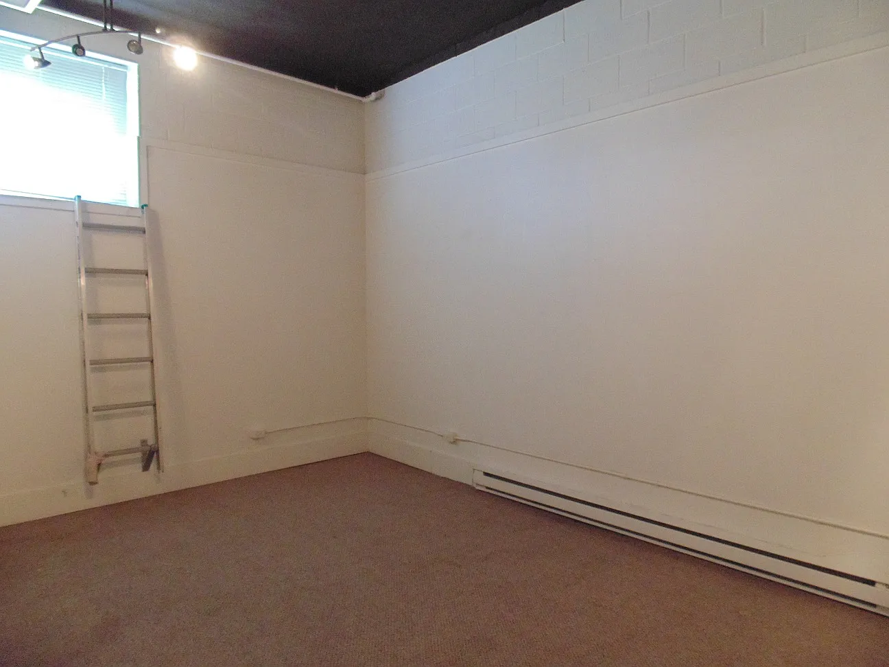 160 Johnson Ave — Photo 4