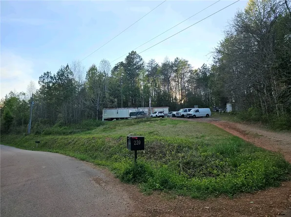 220 Crystal Ln, Pickens, SC 29671