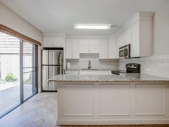 204 2nd Ct, Palm Beach Gardens, FL 33410