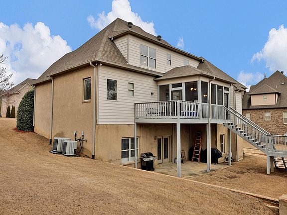 5th image of 843 Vanessa Dr
