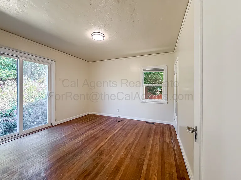 247 Cambridge Ave — Photo 7
