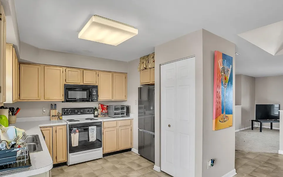 2 bed, 1142 sqft, $1,300 — Photo 3