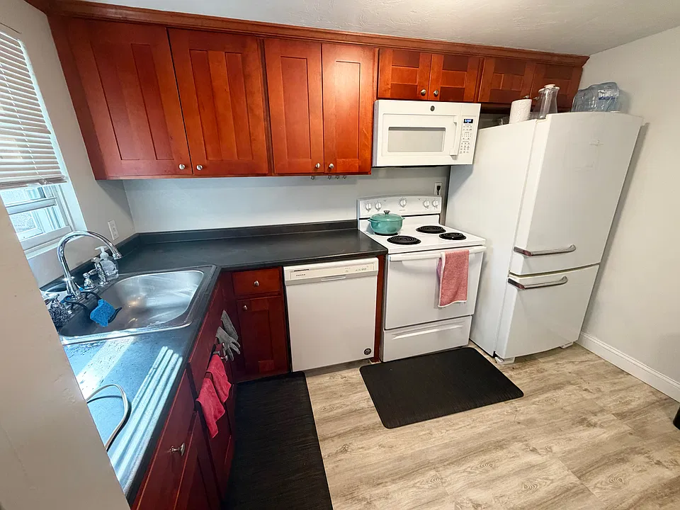 2 Charles St #4
