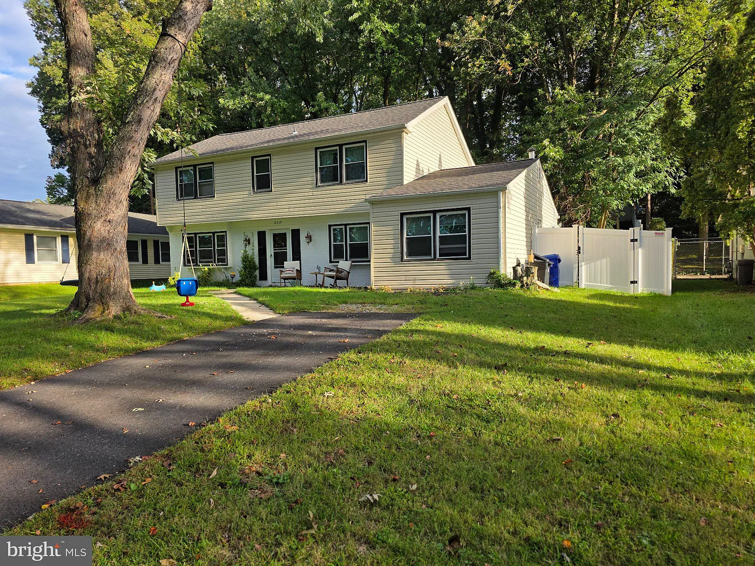 5 bed, 2.5 bath, 2112 sqft, $4,500 — Photo 2