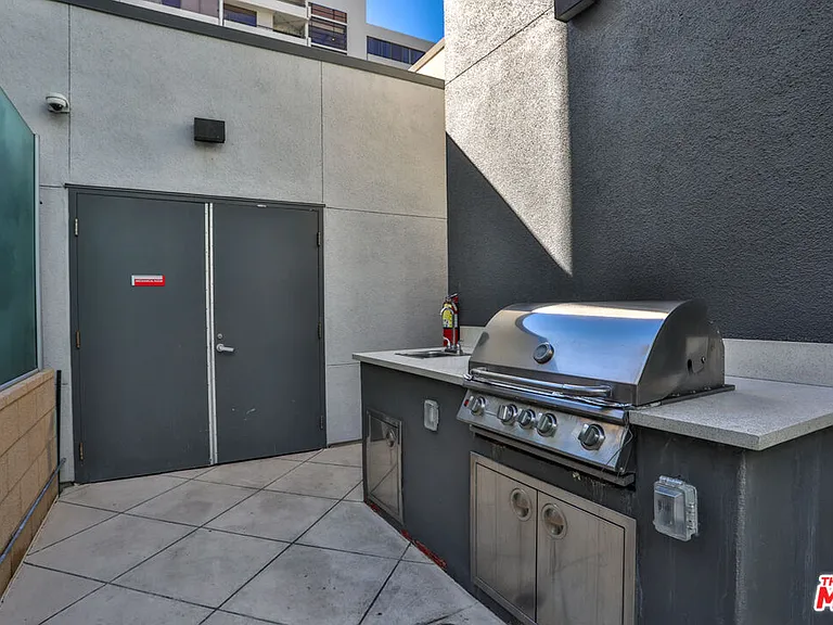 645 W 9th St #201 — Photo 33