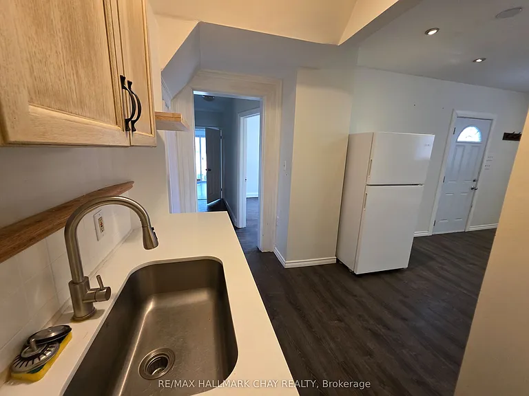 28 Matchedash St N #3 — Photo 6
