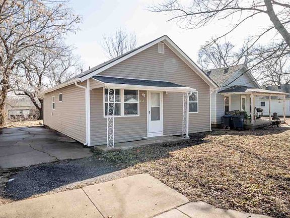 2nd image of 1104 S Topeka St