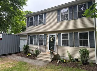 17 Chester Ave, Warwick, RI 02889