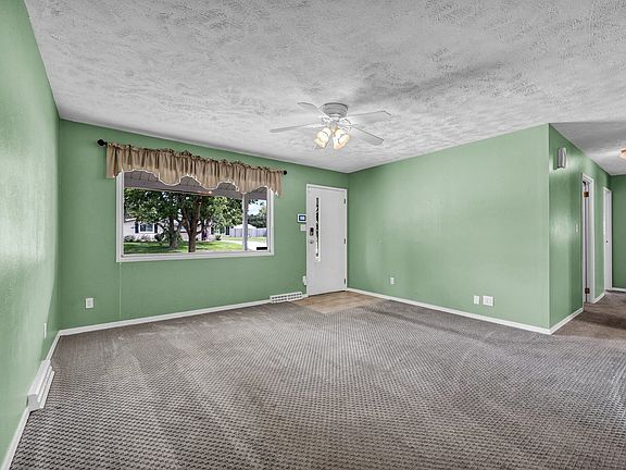 5th image of 221 Ivanhoe Way
