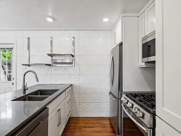 1284 S Harrison St — Photo 9
