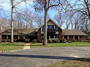 17415 Private Valley Ln, Chesterfield, MO 63005