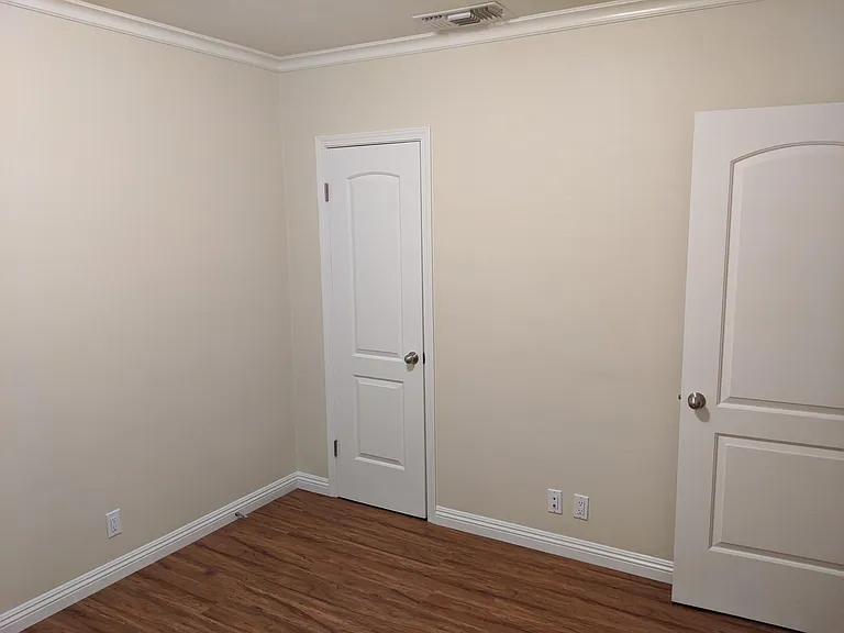 Bedroom 2 closet (2/2)