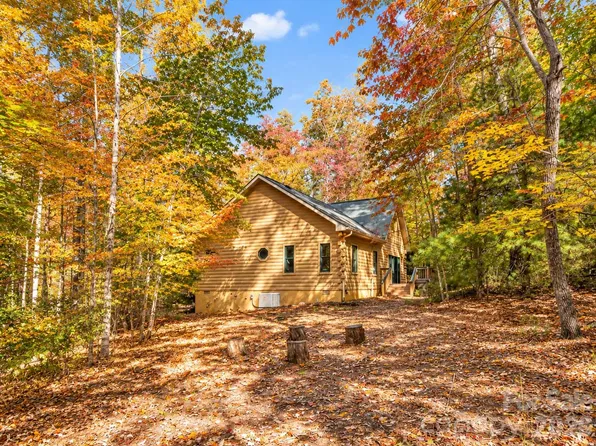 240 Ravenswood Dr, Marion, NC 28752
