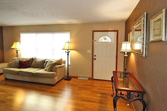 3rd image of 168 Rolling Hills Dr