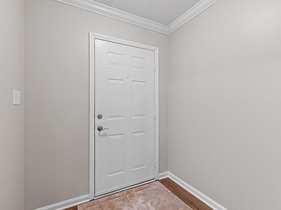 3rd image of 1101 Huntington Park Dr
