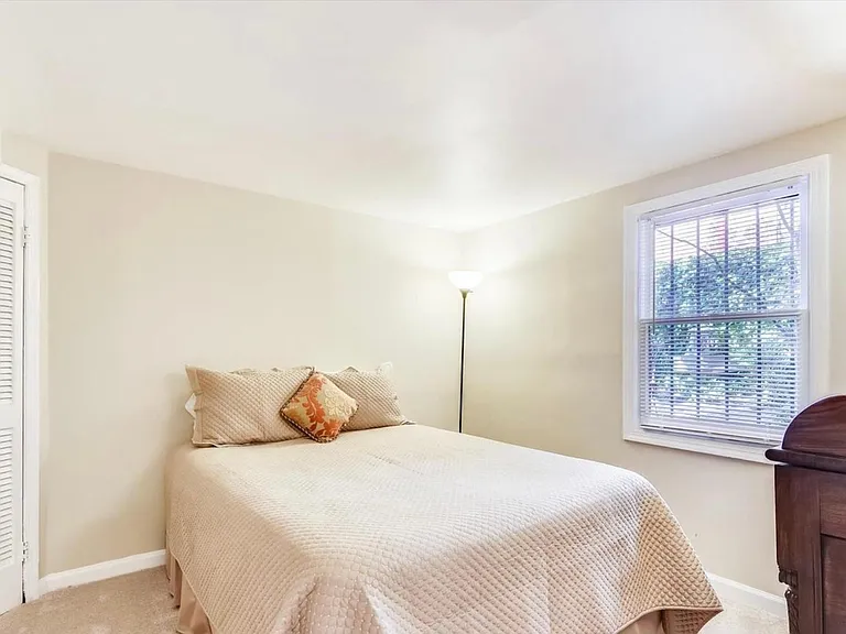 1342 Corcoran St NW #B — Photo 7