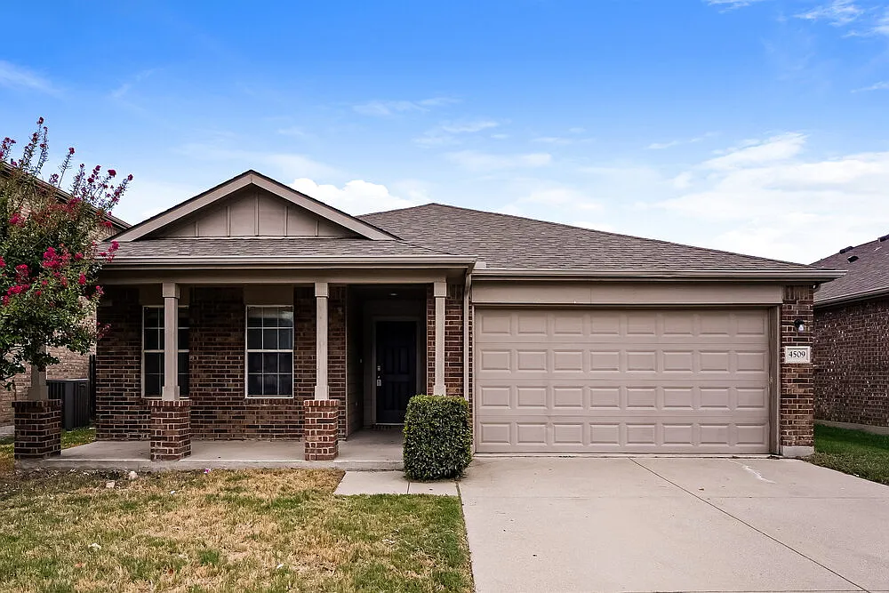 3 bed, 2.0 bath, 1846 sqft, $2,125 — Photo 1