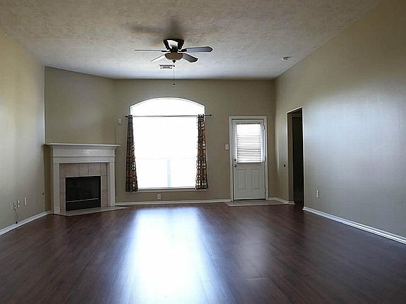 Spacious living room