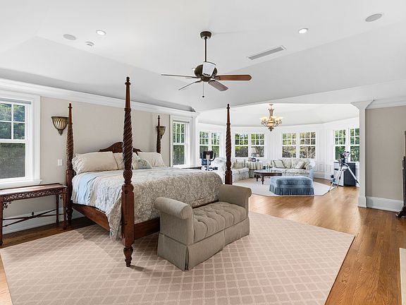 4th image of 19 Jagger Ln