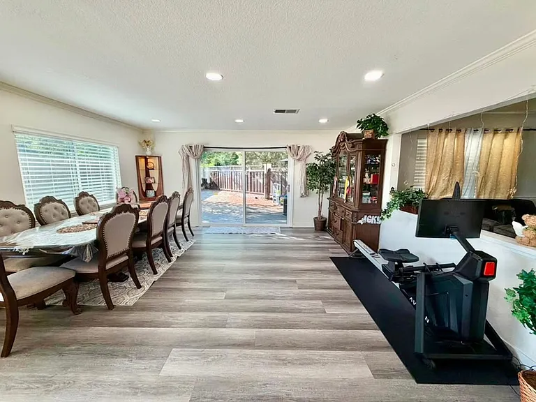 7293 Valley Trails Dr — Photo 9