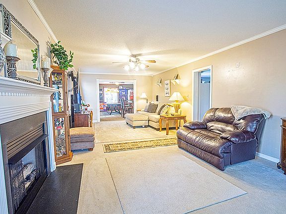 3rd image of 104 Laguna Ln