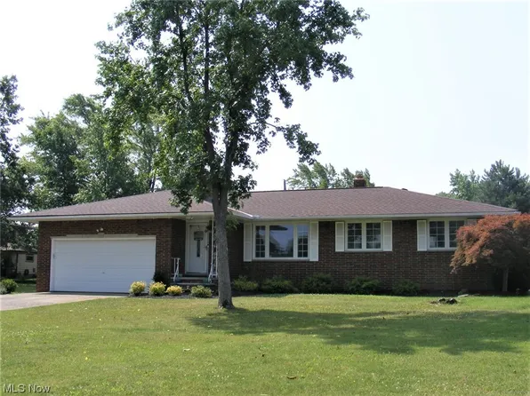 1274 Mayfair Dr, Seven Hills, OH 44131