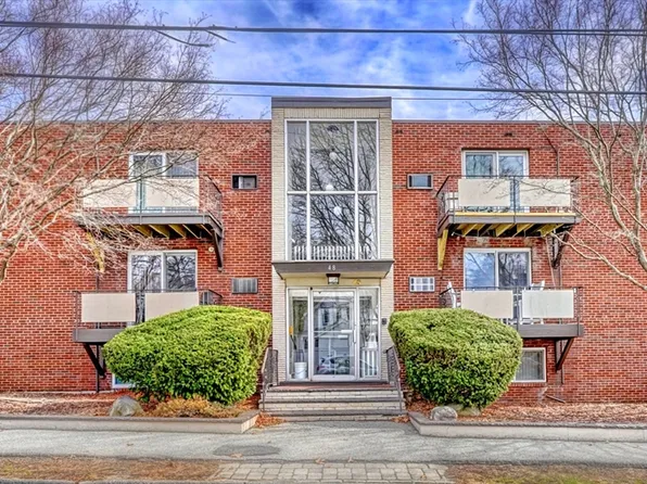48 N Emerson St APT 8, Wakefield, MA 01880