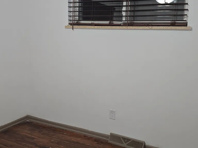 390 S Utica St — Photo 27