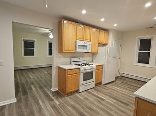 324 3rd St FLOOR 2, Saddle Brook, NJ 07663