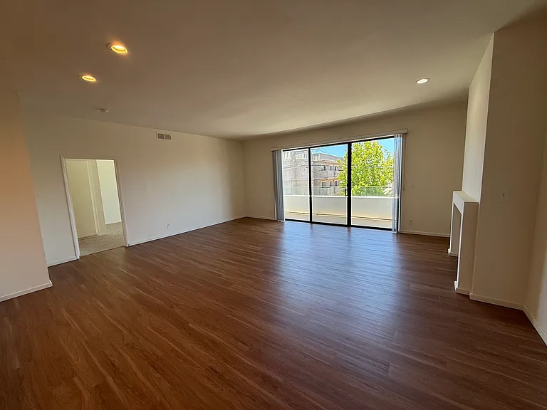 3400 Pacific Ave #201 — Photo 4