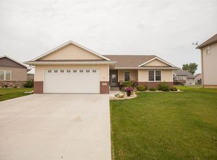 5325 Celtic Ct, Cedar Falls, IA 50613