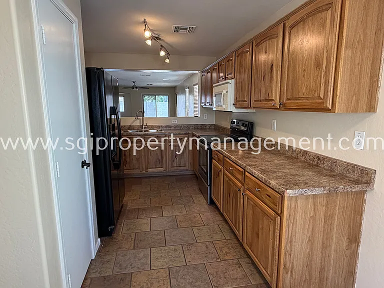 383 E Anastasia St — Photo 2