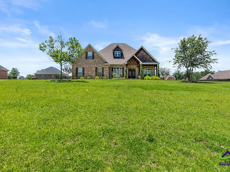 1052 Chattahoochee Dr — Photo 1